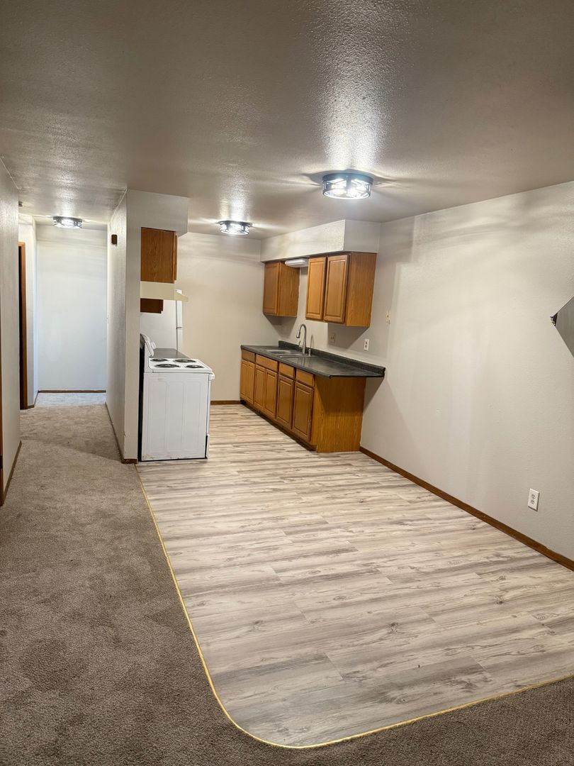 Milwaukee Apartment: 9900 W Fond Du Lac Ave