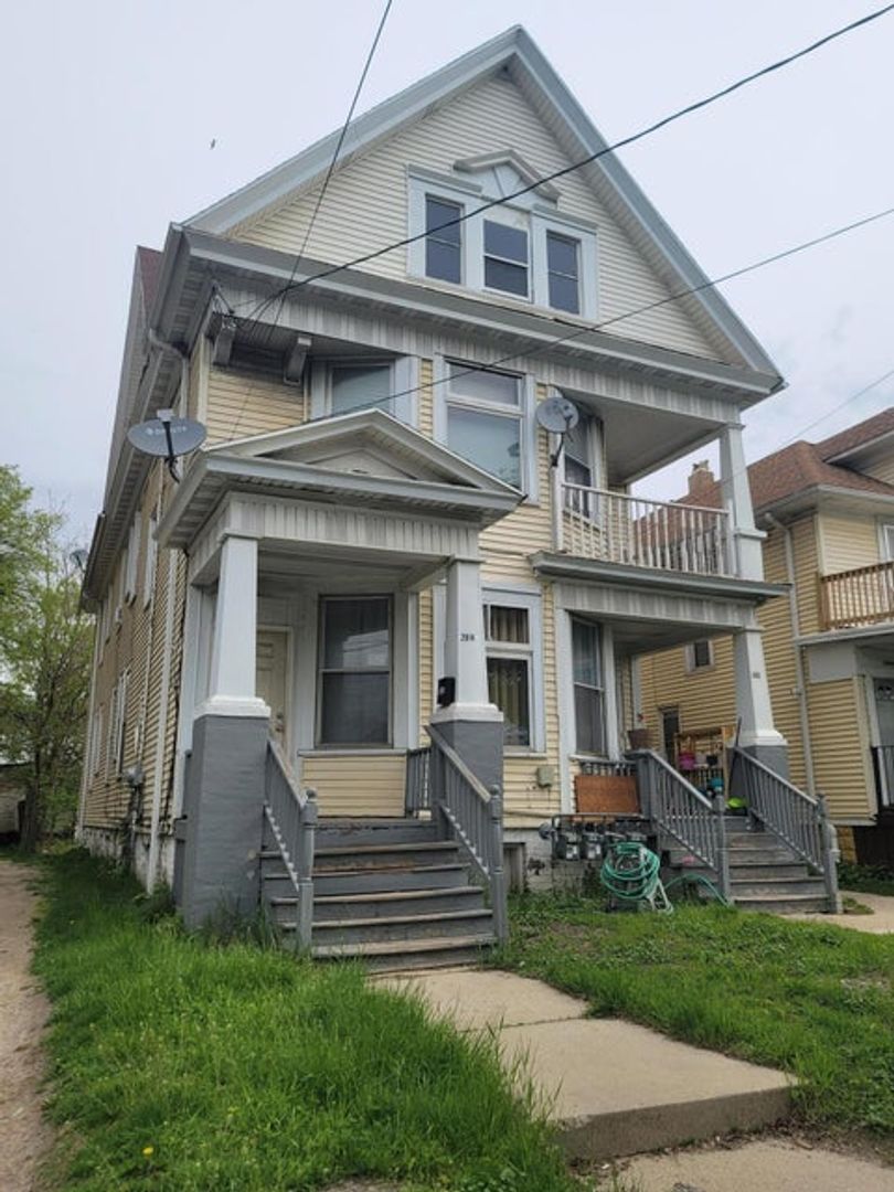 Milwaukee Apartment: 2010-2014 W Pierce St 2014