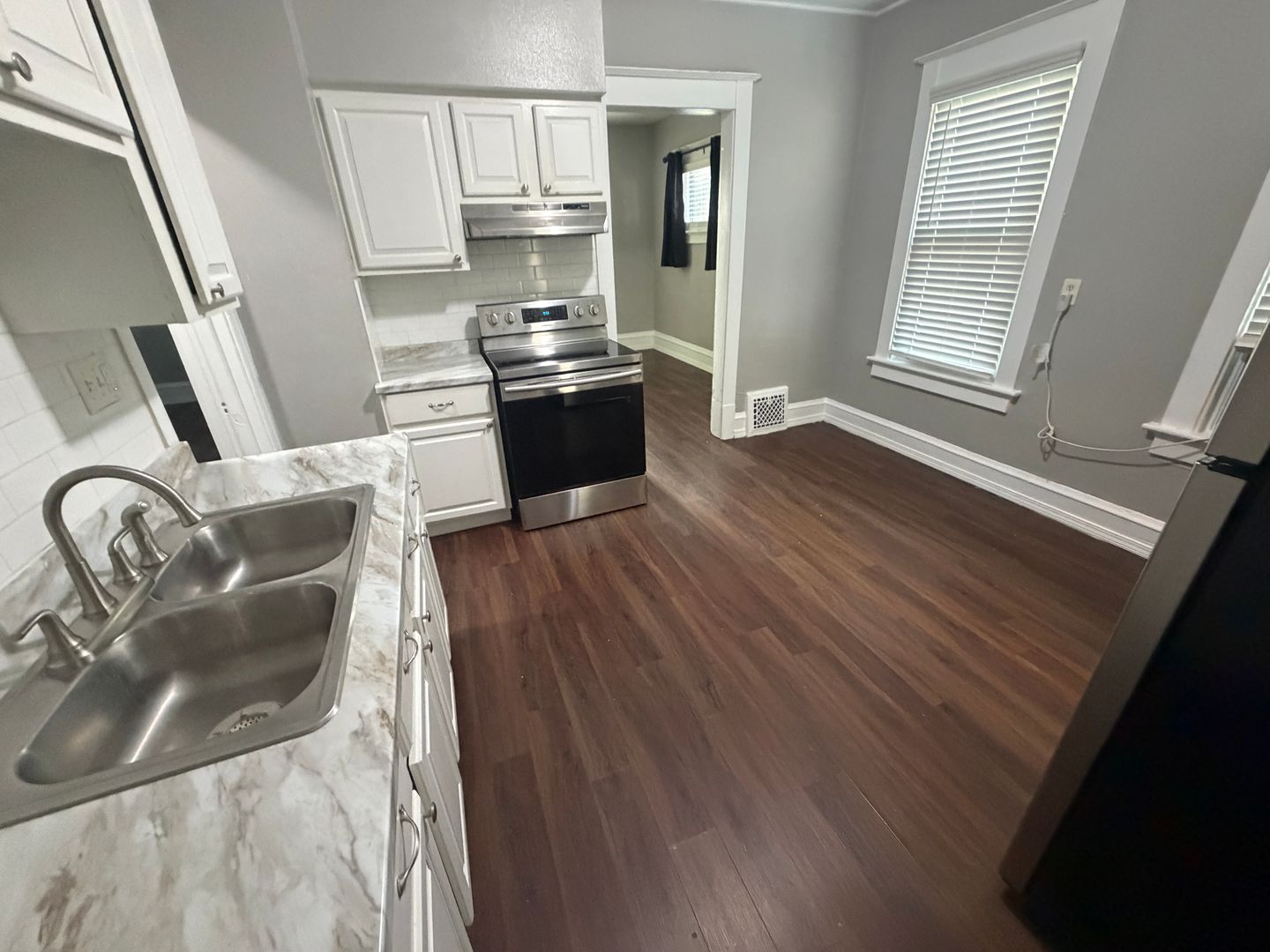 West Allis Apartment: 1954 S 70th St