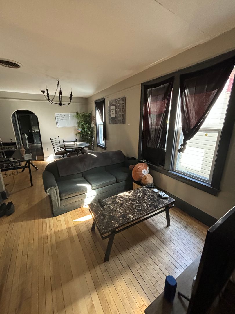 Milwaukee Apartment: 3056 N Buffum St