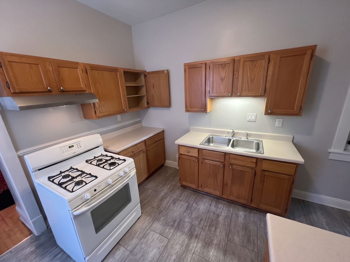 Milwaukee Apartment: 1729 N Warren Ave