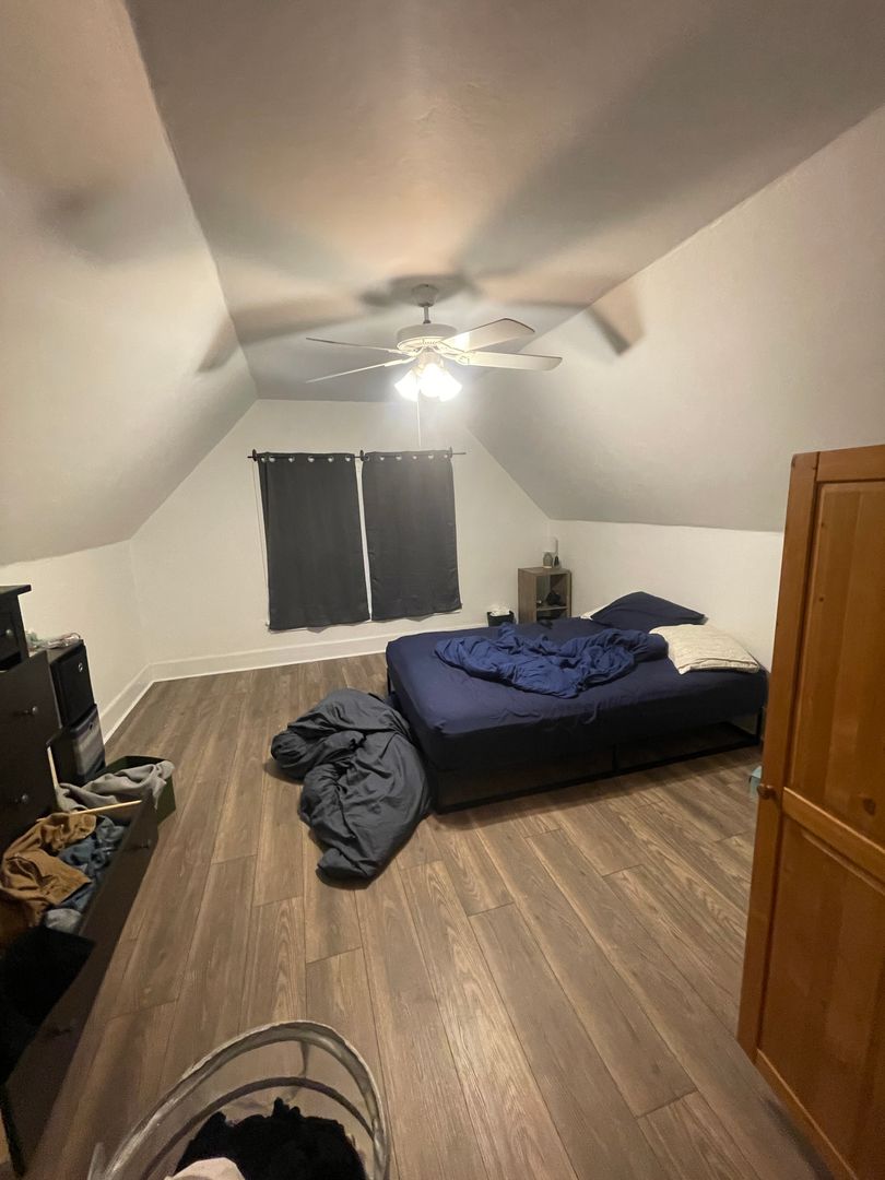 Milwaukee Apartment: 1675 N Marshall St