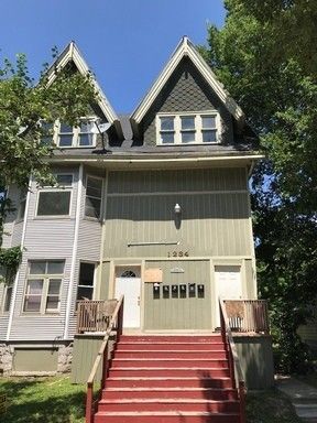One Bedroom Lower Unit! Recently Remodeled! – photo 1
