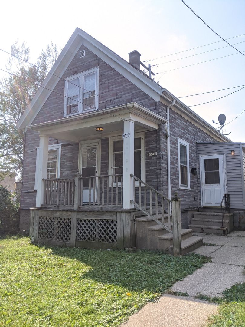 Milwaukee Apartment: 2507-2513 N Buffum