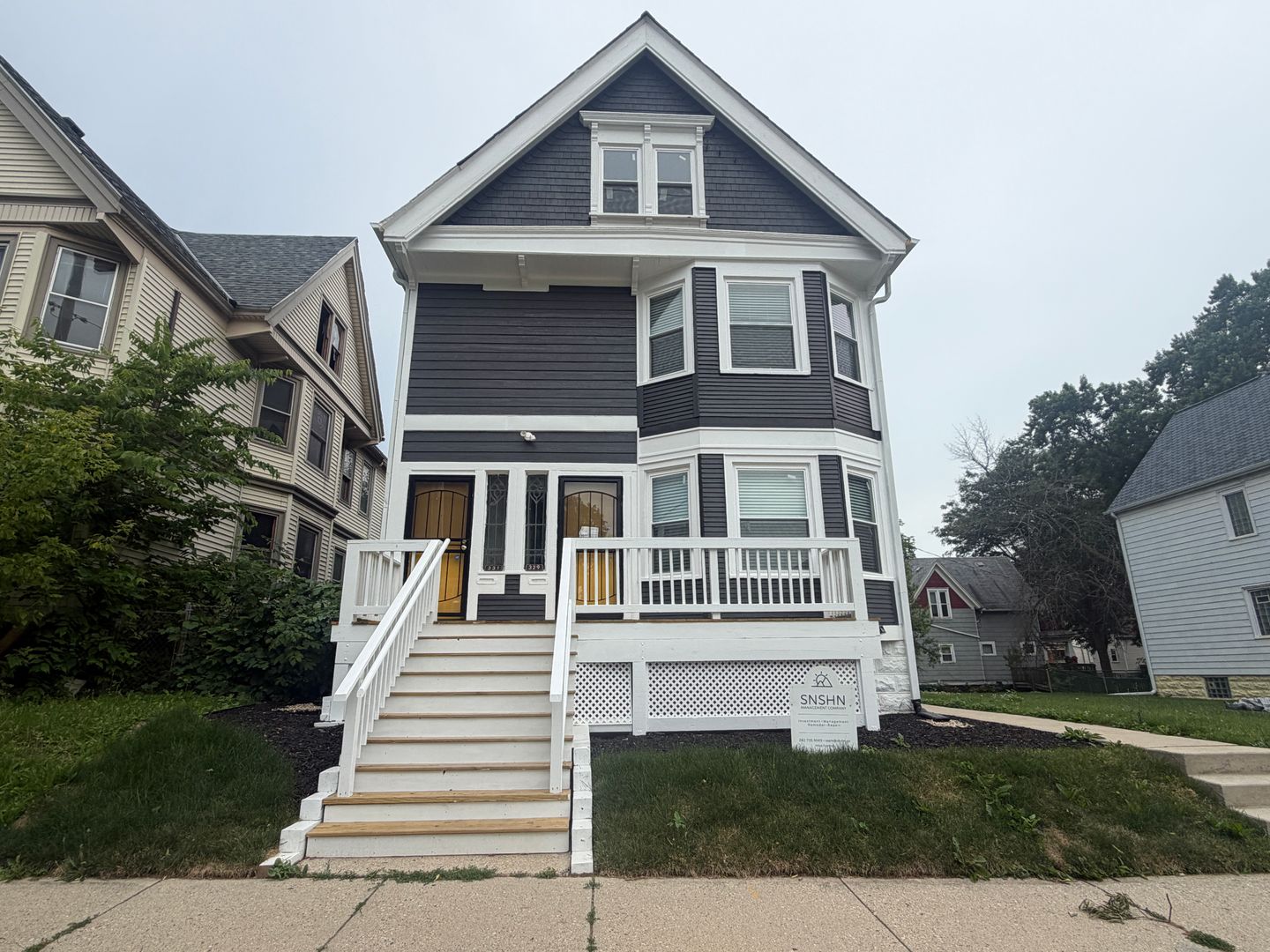 Milwaukee Apartment: 329 W Chambers St