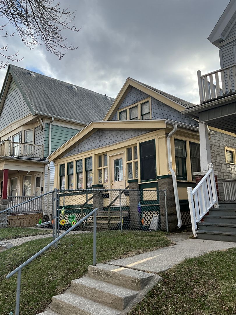 Milwaukee Apartment: 3127 N 34th St