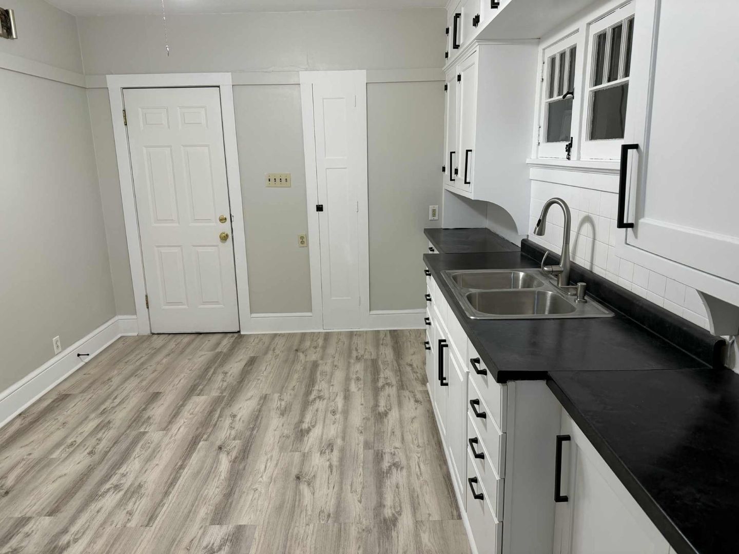 Milwaukee Apartment: 4624 N 30th St