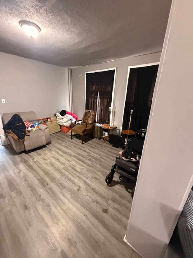 Milwaukee Apartment: 1922 N 27th St