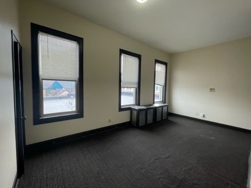 Charming 2-Bedroom Apartment in Historic Mitchell Street Neighborhood – photo 1