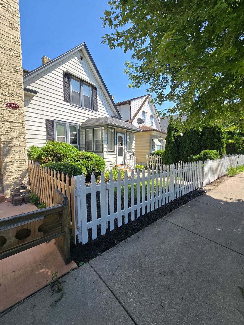 Milwaukee Apartment: 3224 S Howell Ave