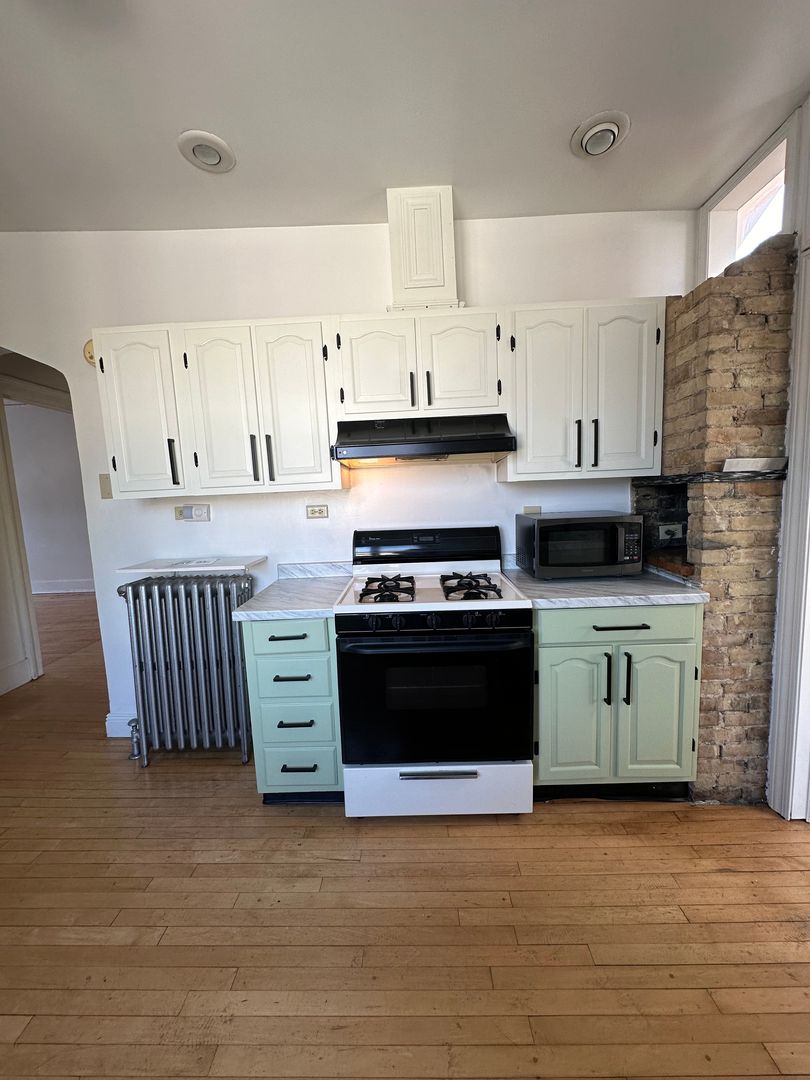 Milwaukee Apartment: 1531 N Jackson St