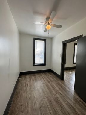 Charming Two-Bedroom Unit Near the Mitchell Park Domes – photo 1