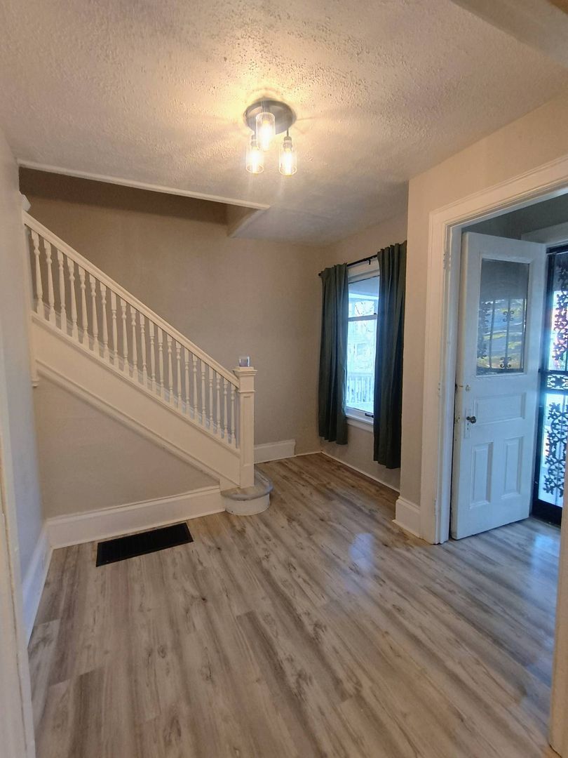 Milwaukee House: 3163 N Palmer St