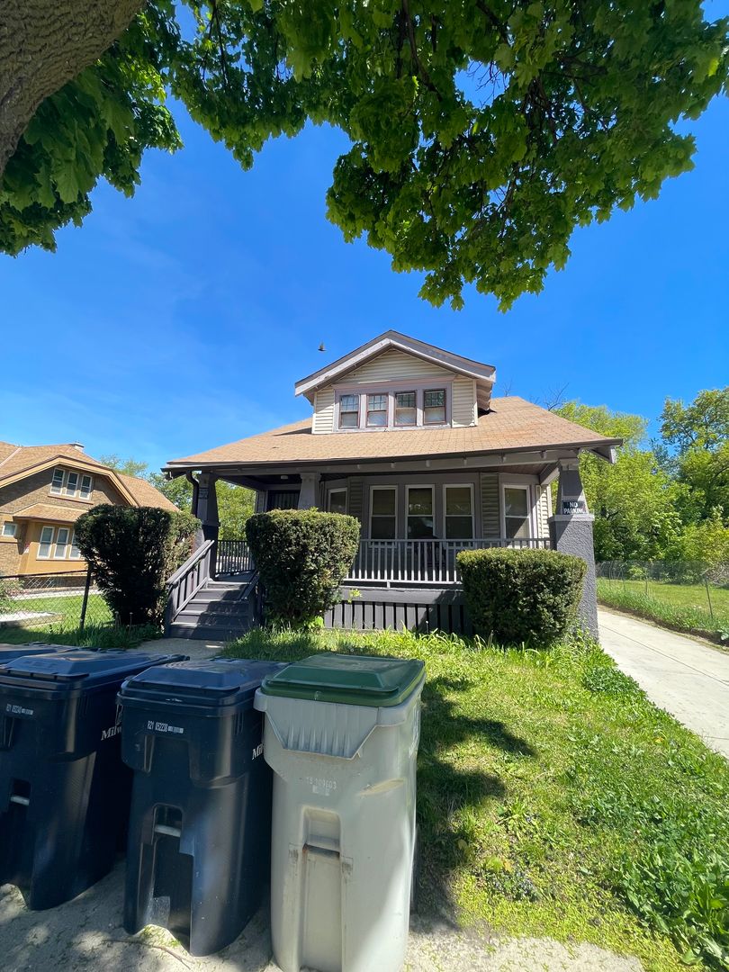 Milwaukee Apartment: 2338 W Keefe Ave
