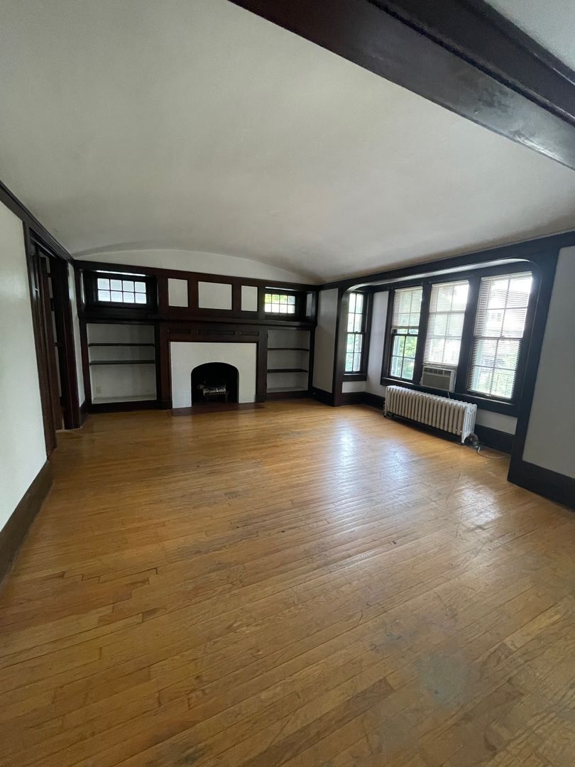 Milwaukee Apartment: 2934-2936 N Farwell Avenue