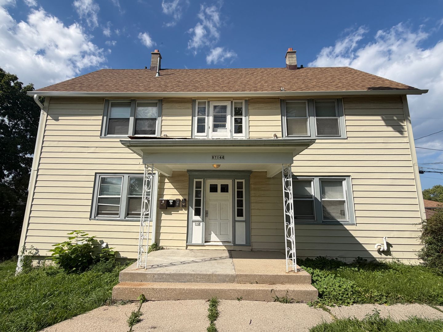 West Allis Apartment: 8714A W Mitchell St
