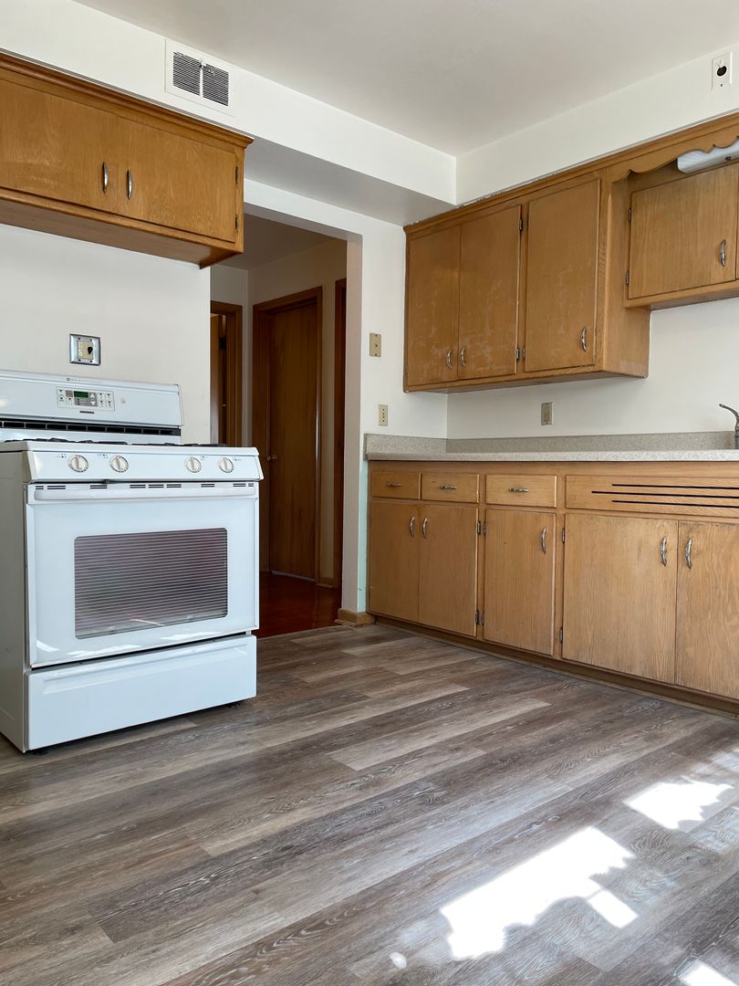 Milwaukee Apartment: 2740-2742 N 60th