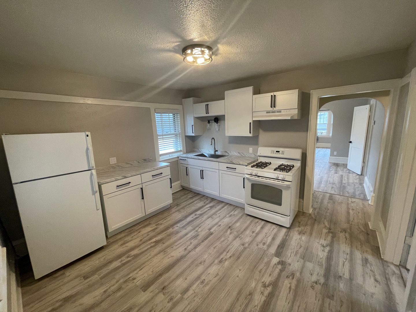 Milwaukee Apartment: 1440 N 28th St