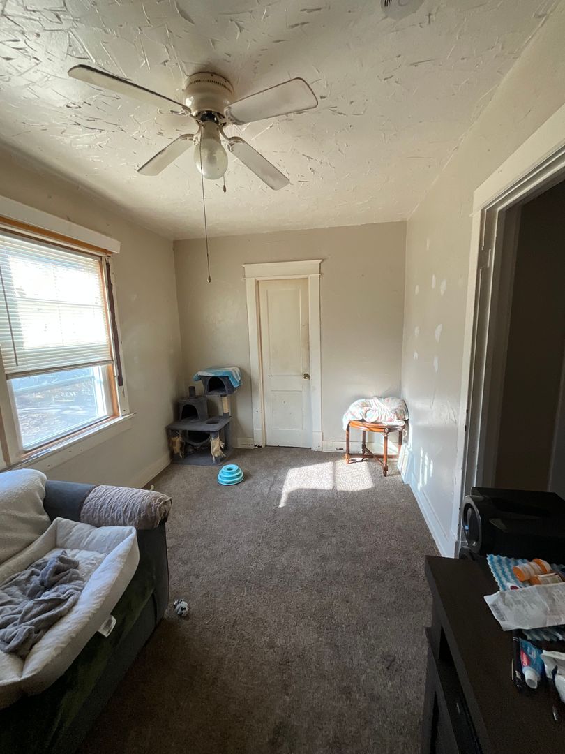 West Allis Apartment: 8712-8714 W Mitchell St