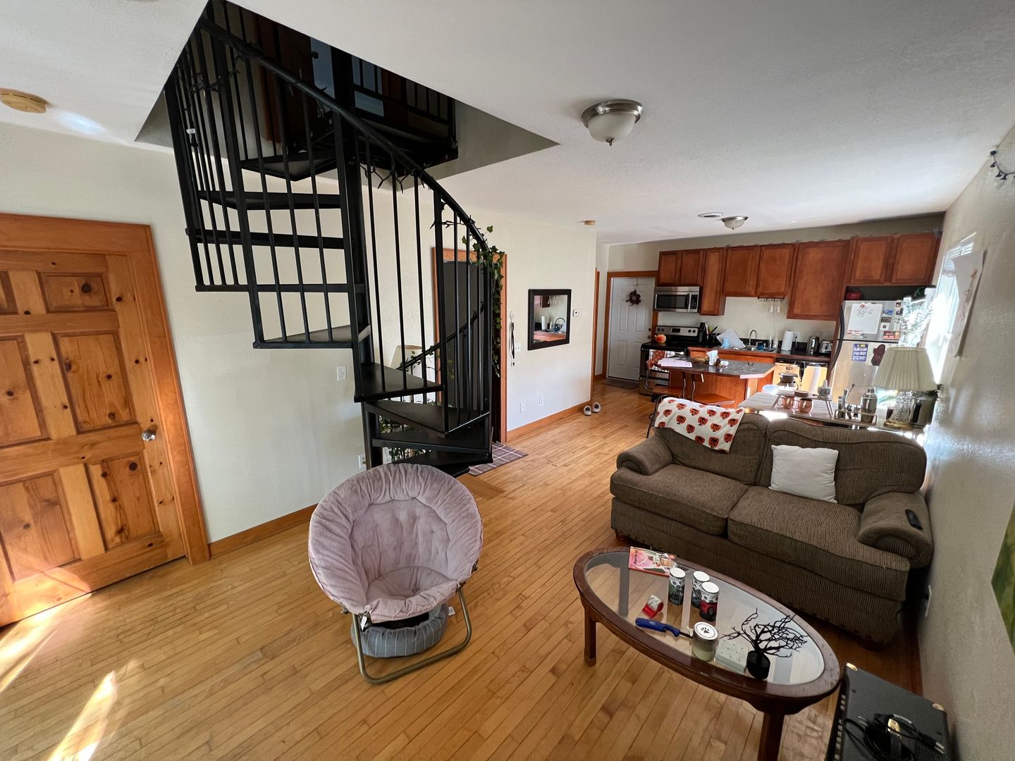 Milwaukee Apartment: 2632 N Bartlett Ave