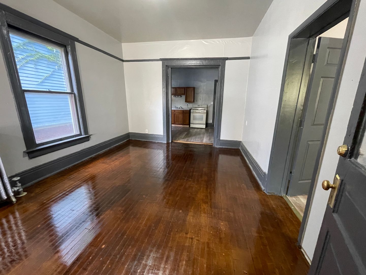 Milwaukee Apartment: 2649 N 1st St