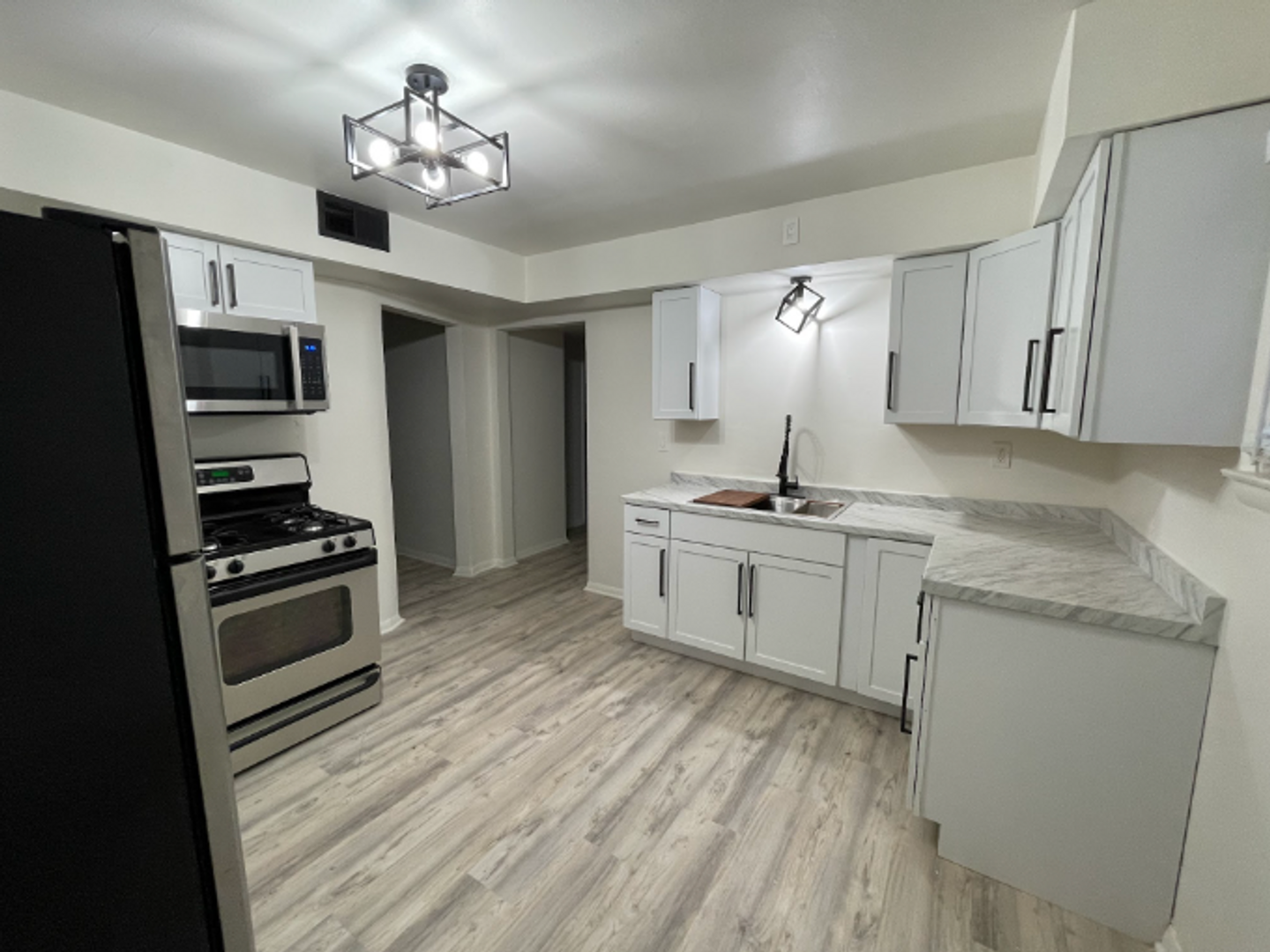 Milwaukee Apartment: 4025 W Morgan Ave
