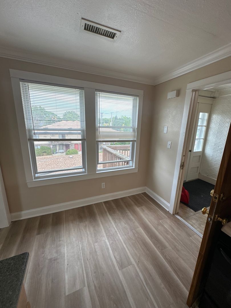 West Allis Apartment: 8714A W Mitchell St