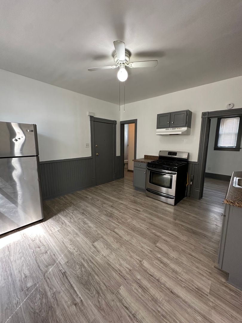 Milwaukee Apartment: 2265 S 16th St