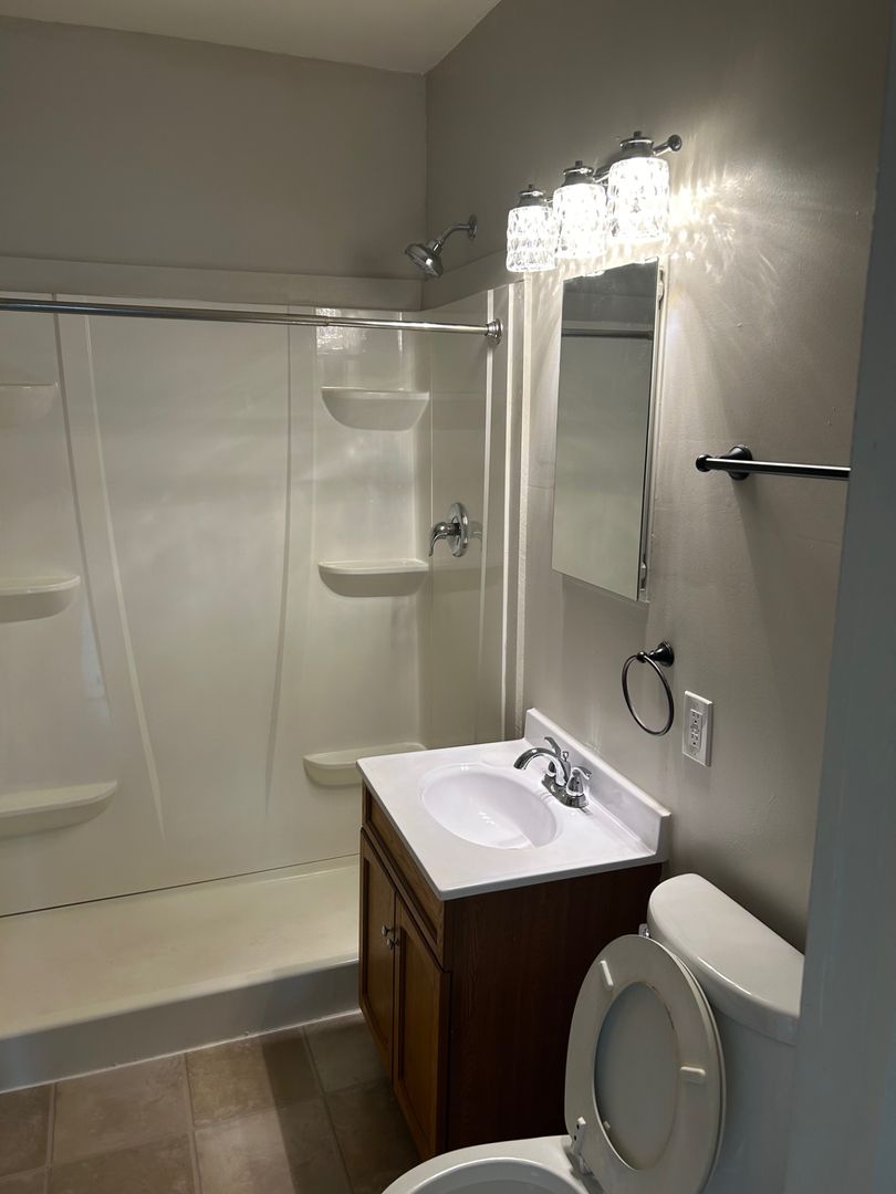 Milwaukee Apartment: 1675 N Marshall St