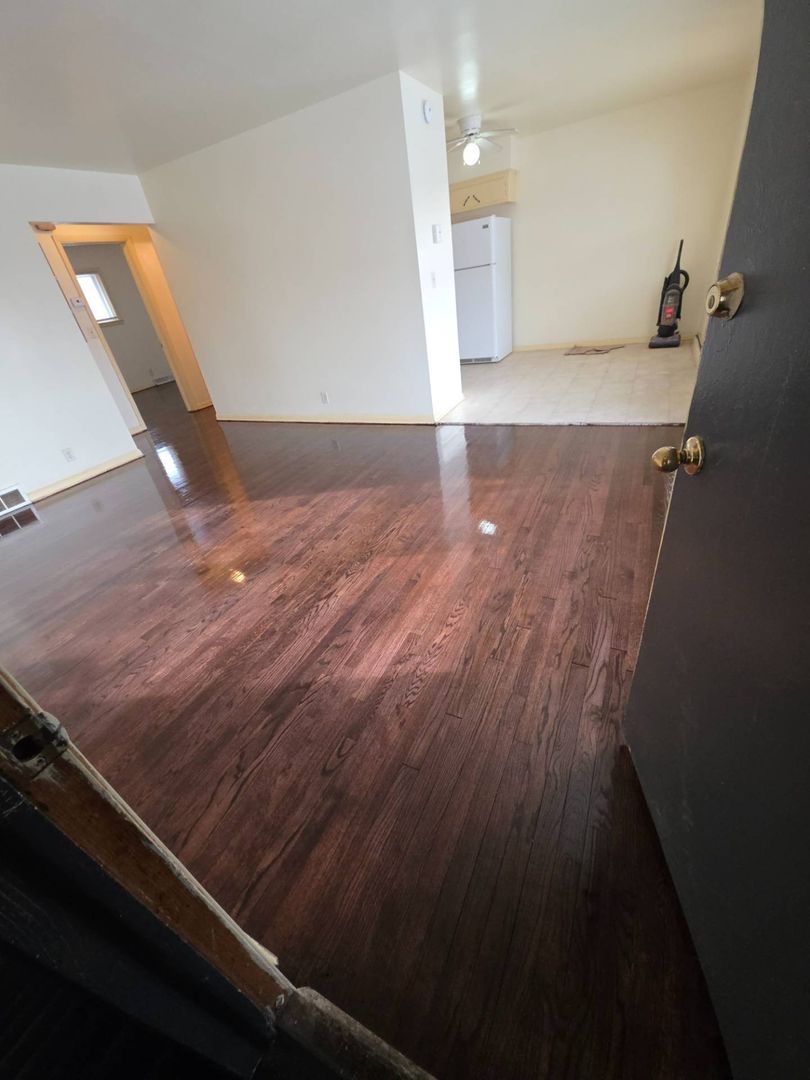 Milwaukee Apartment: 2600-20 W Glendale Ave