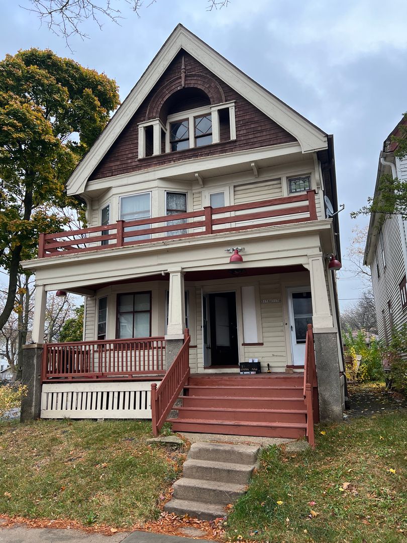 Milwaukee Apartment: 3176 N Richards St