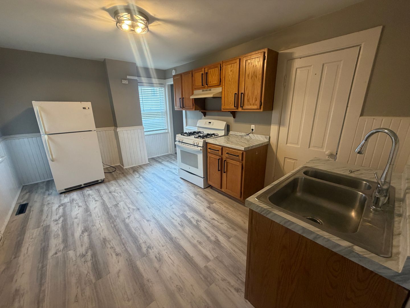 Milwaukee Apartment: 1729 N Warren Ave