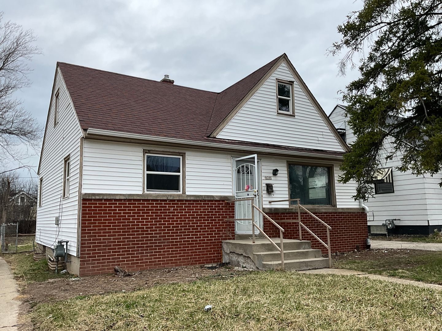Milwaukee House: 4340 W Eggert Pl