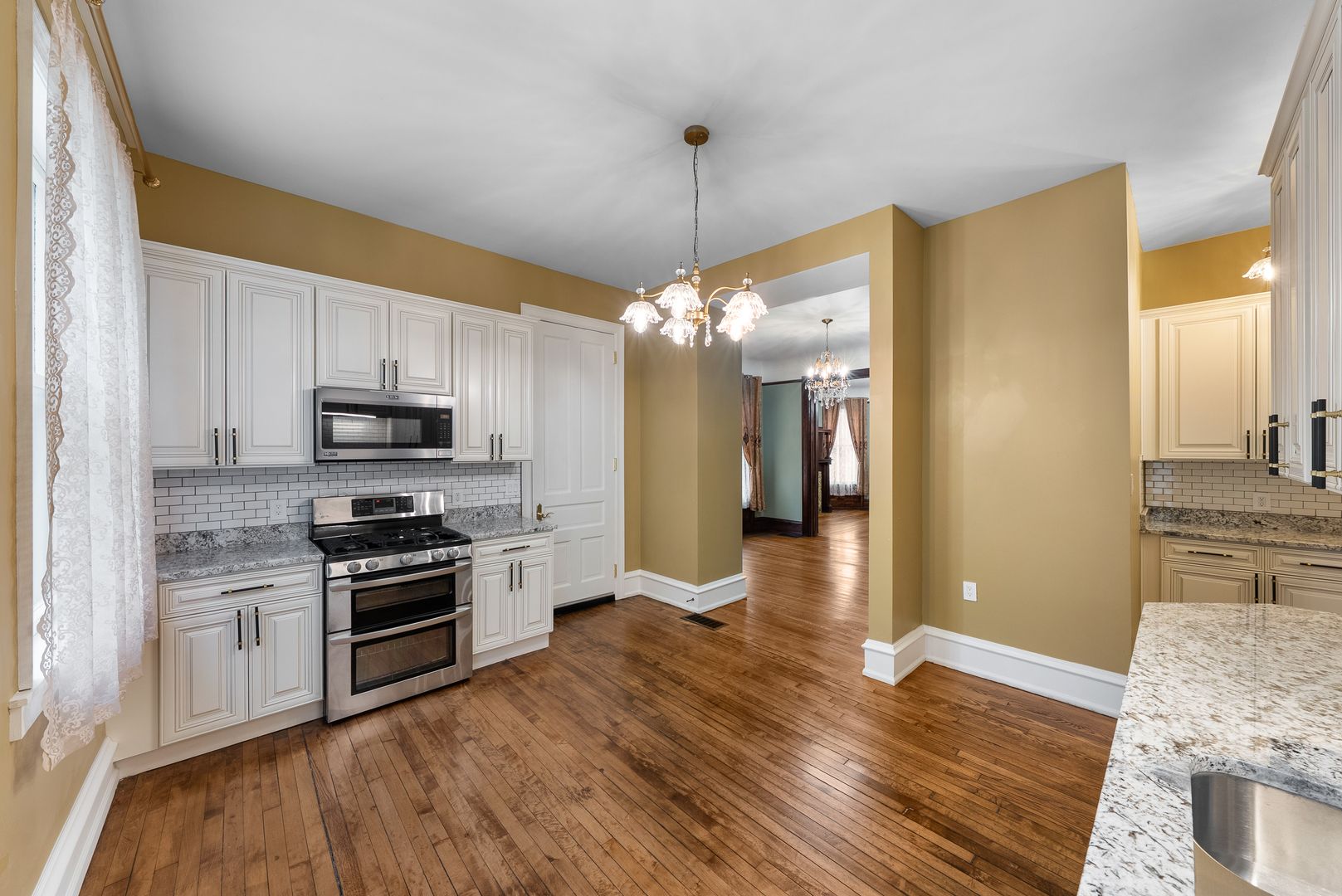 Milwaukee Apartment: 2902-2904 W State St