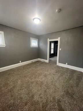 Newly Remodeled Arlington Heights 2 Bedroom Lower – photo 1