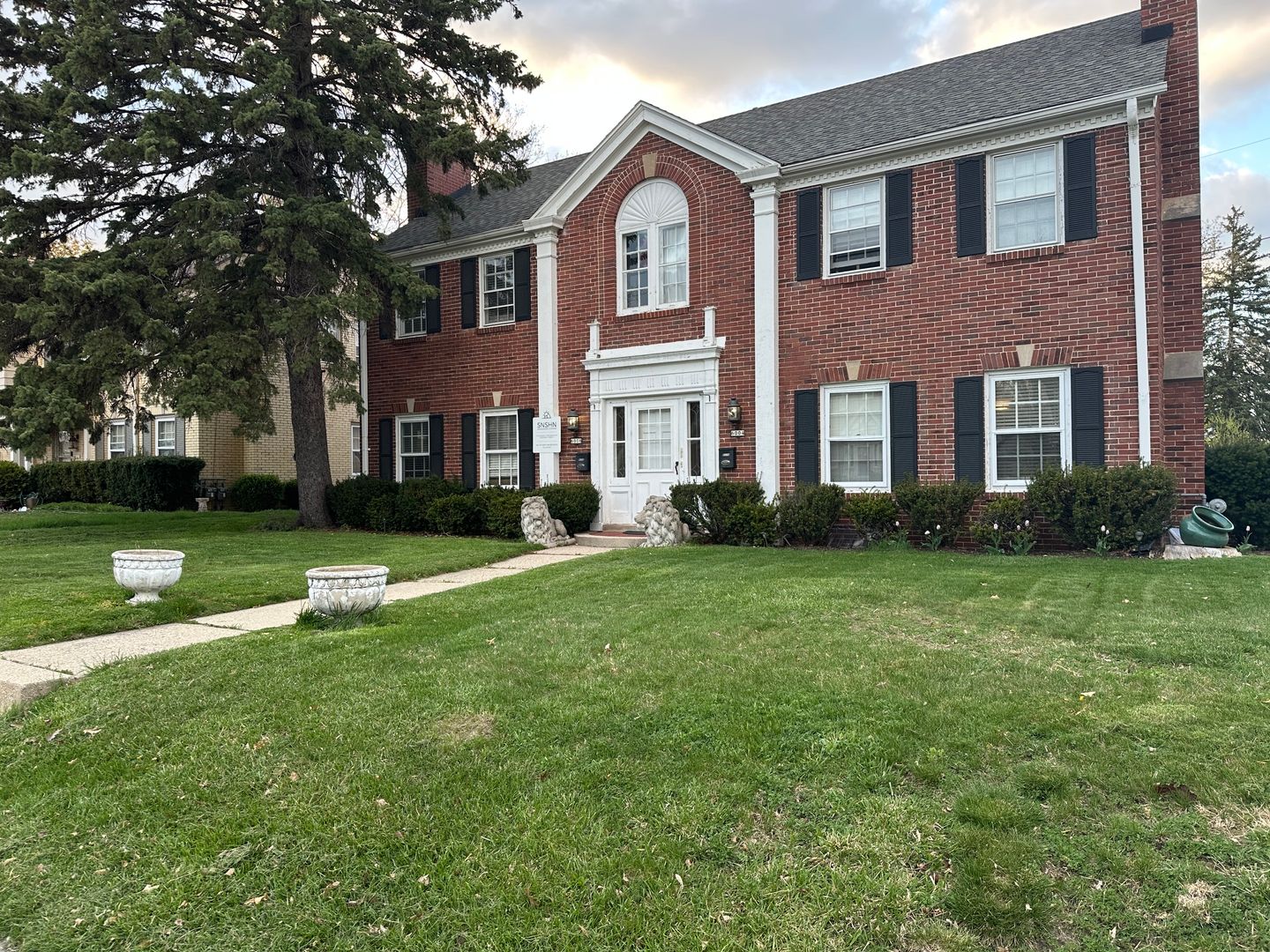 Wauwatosa Apartment: 6004 West Wells St