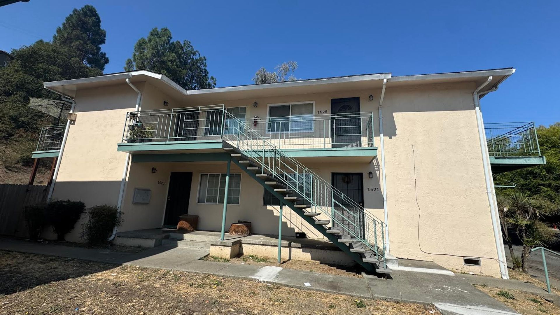 Vallejo Apartment: 1521, 1523, 1525, 1527 Valle Vista
