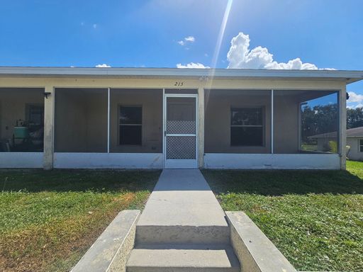 Affordable 3 bedroom 2 bath duplex in Lehigh! – photo 1