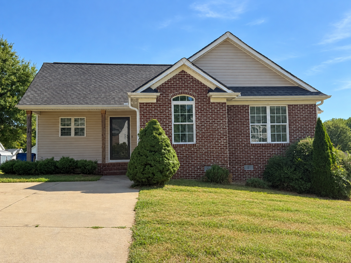 Graham House: 714 RALPH GRAHAM DRIVE