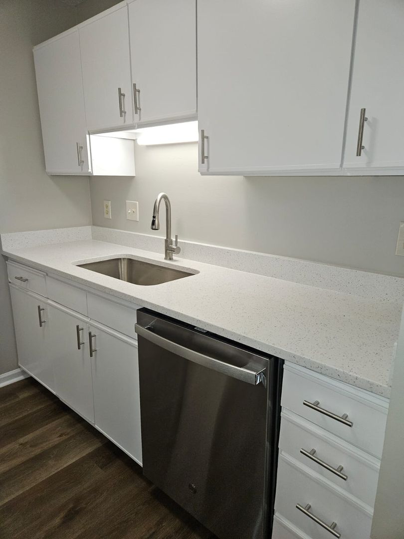 High Point Apartment: 1806-G Woods Lane