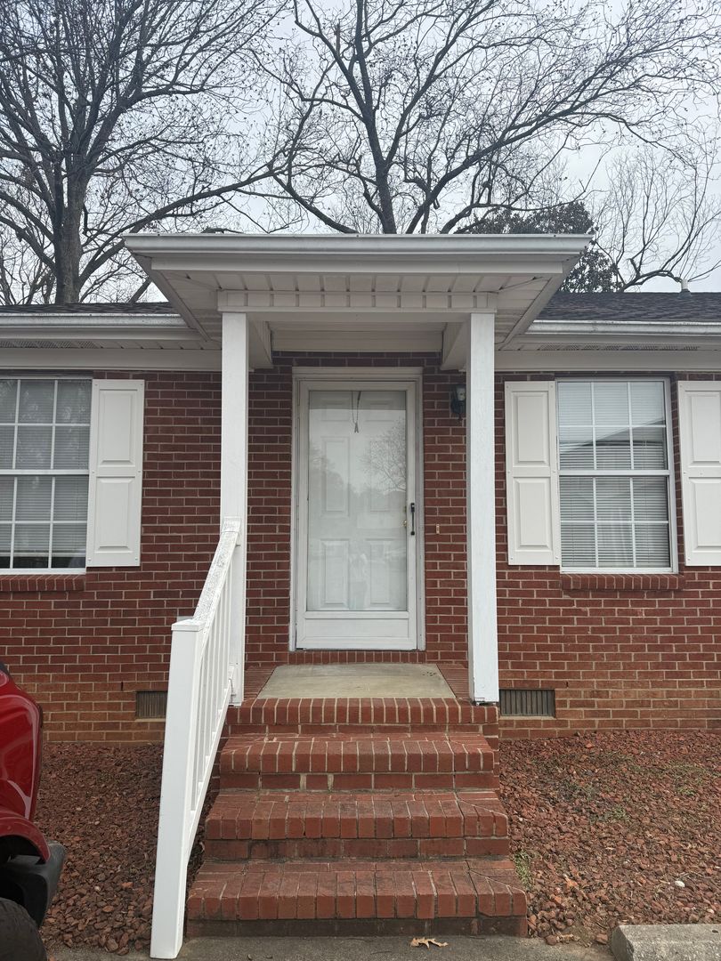 GRAHAM Apartment: 208 COLLEGE ST