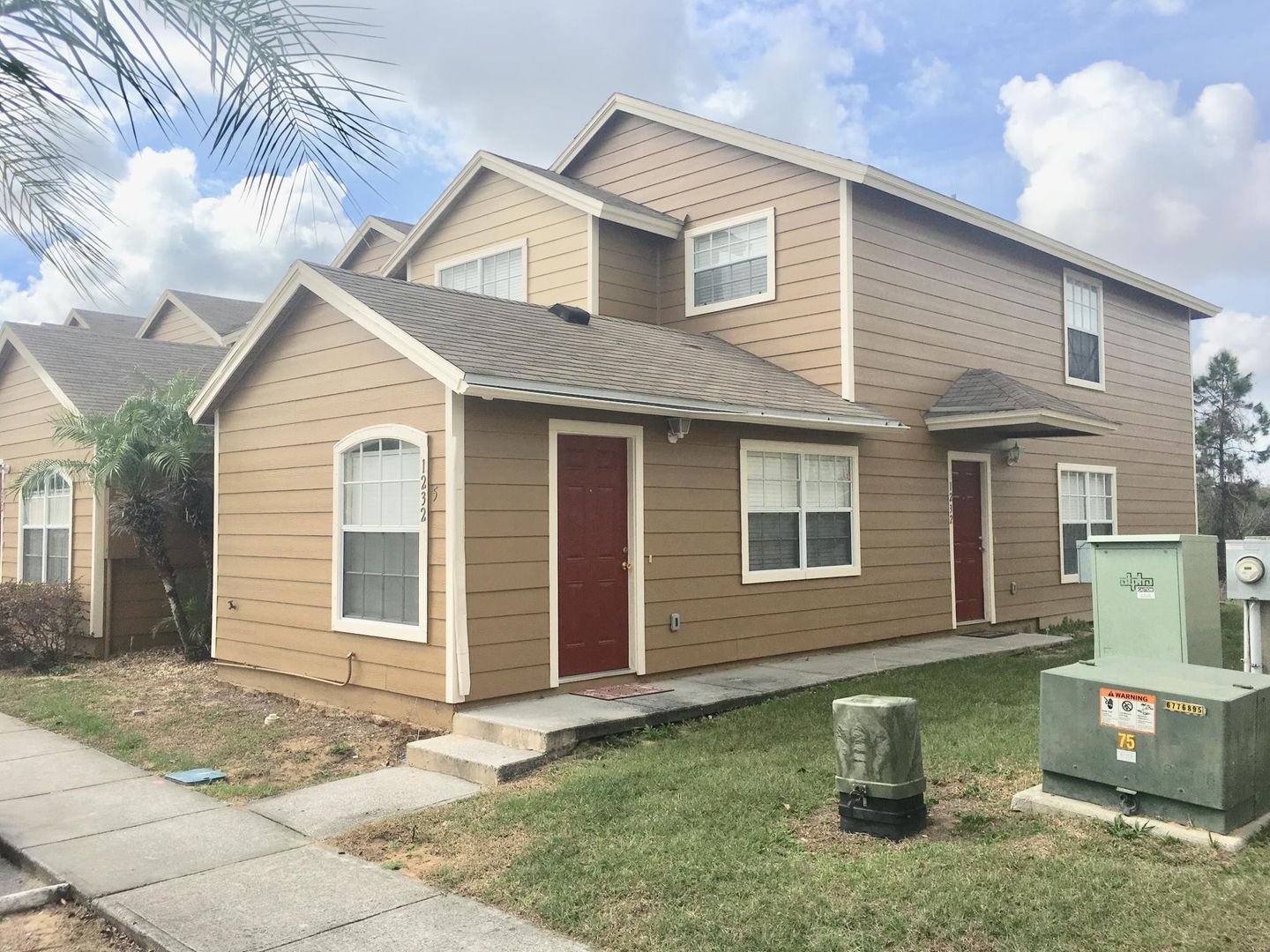 Davenport Apartment: 1232-5 Washington Palm Loop