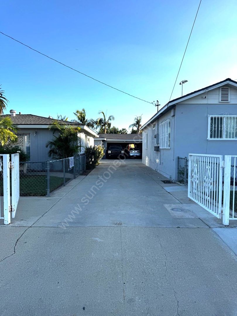 Pomona Apartment: 1198 W 9th St