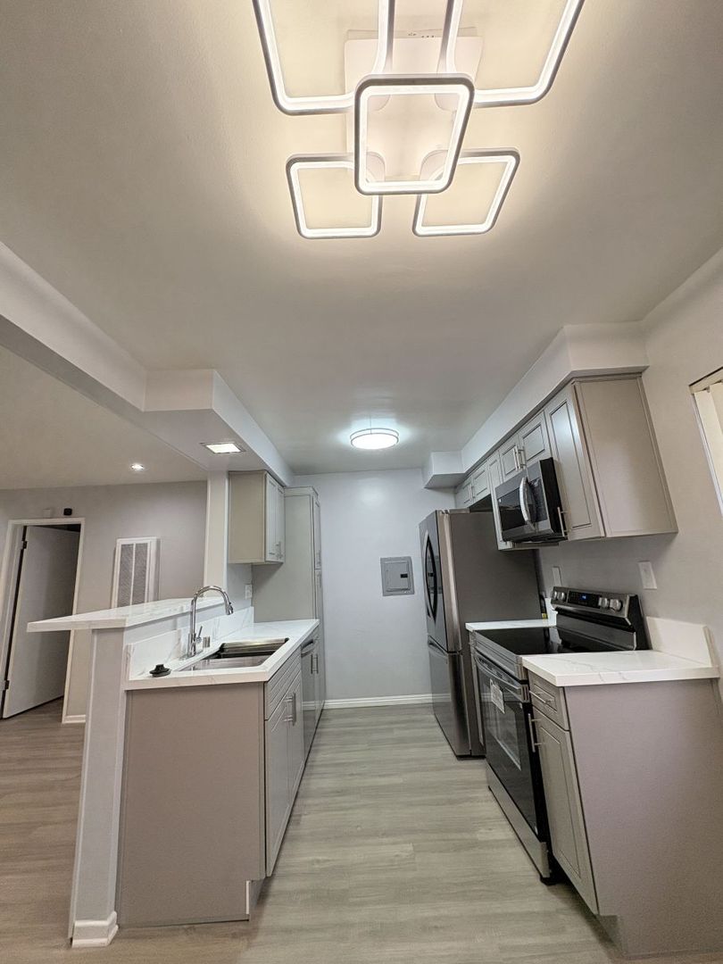 Temple City Apartment: 5945 Cloverly Avenue