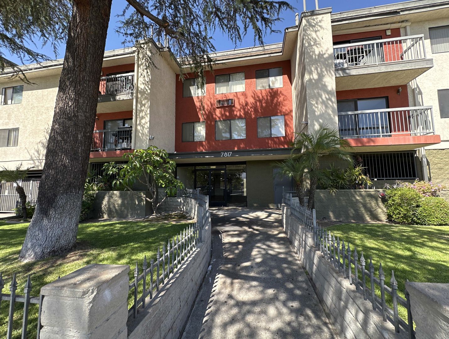 Sun Valley Apartment: 7817 Vineland Avenue