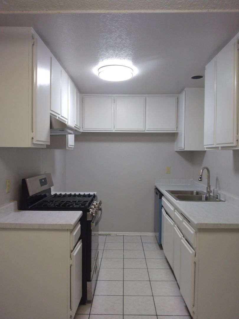 Panorama City Apartment: 9205 Van Nuys Boulevard