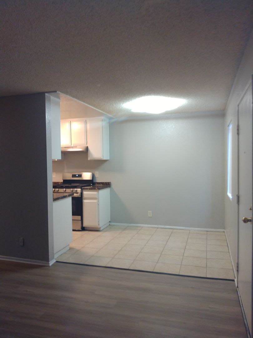 Panorama City Apartment: 9205 Van Nuys Boulevard