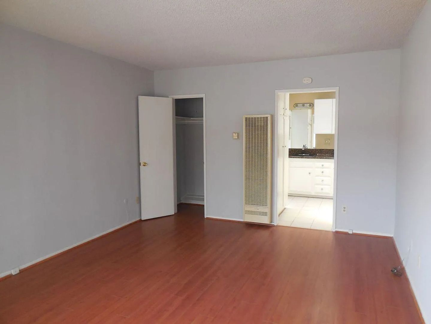 Los Angeles Apartment: 1841 N New Hampshire Ave