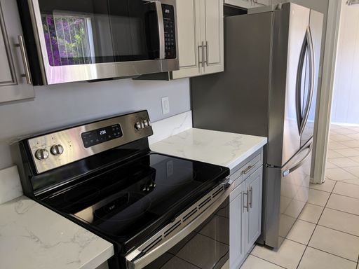 Up to one month free! Newly Renovated Spacious 2 bed +2 bath, in-unit laundry, Hancock Park – photo 1