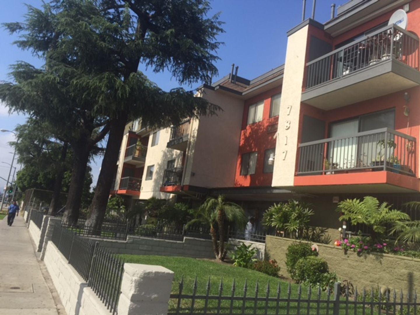 Sun Valley Apartment: 7817 Vineland Avenue